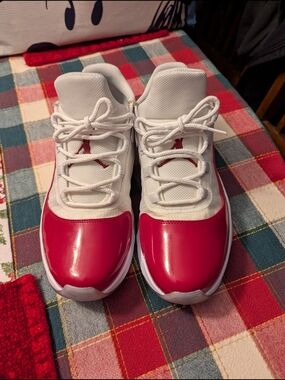 Jordan 11 CMFT Low Cherry - Size Men 11 Shoes